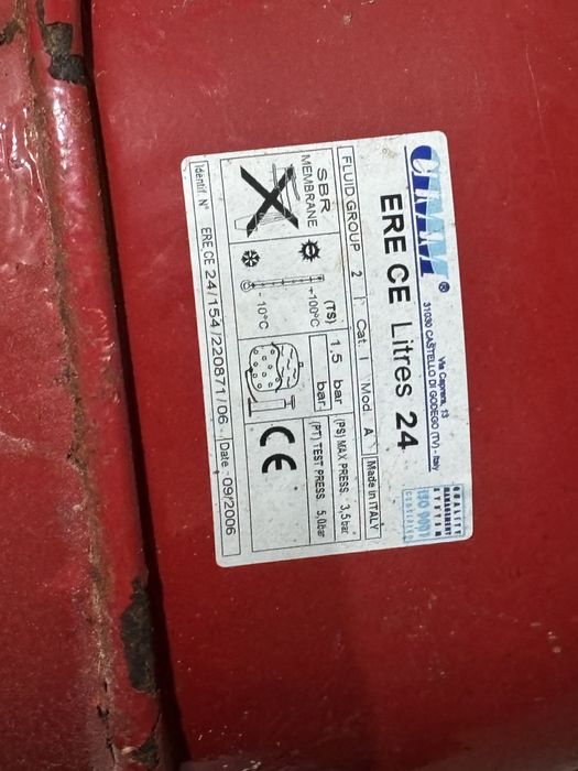 Ansamblu schimbător de căldură + pompă + vas