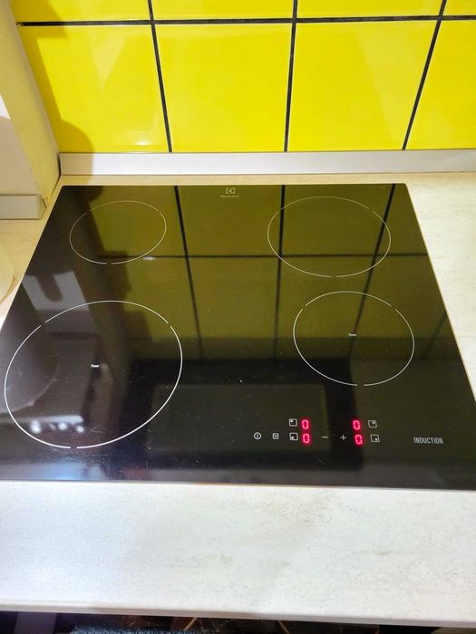 Vand Plita Inductie Electrolux cu 4 zone de gatit