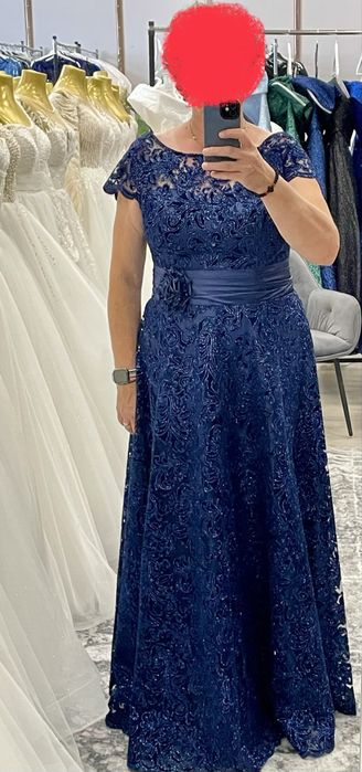 Vand rochie de dantela