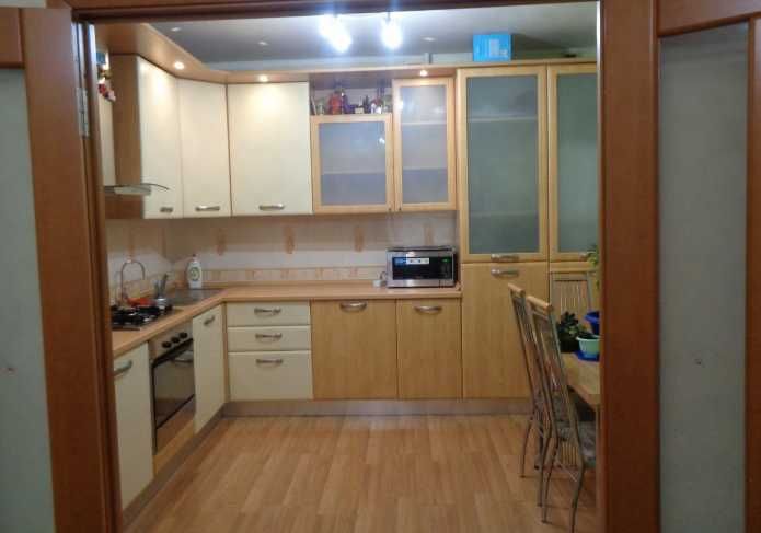 Дава се под наем Тристаен апартамент в Пловдив, Южен - 75 кв.м за 193.8 € - Снимка #2