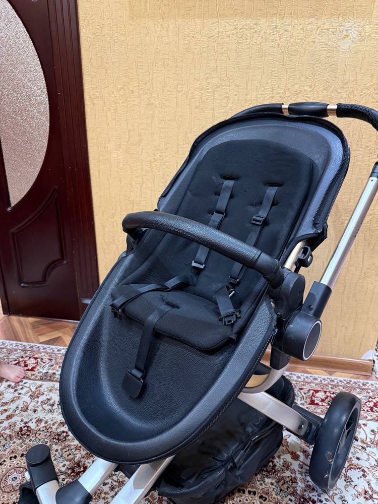 Продаёттся коляска 3 в 1: люлька, прогулочный блок и авто кресло!!!