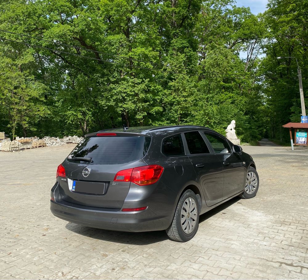 Opel Astra J Sports Tourer 2011 Euro 5