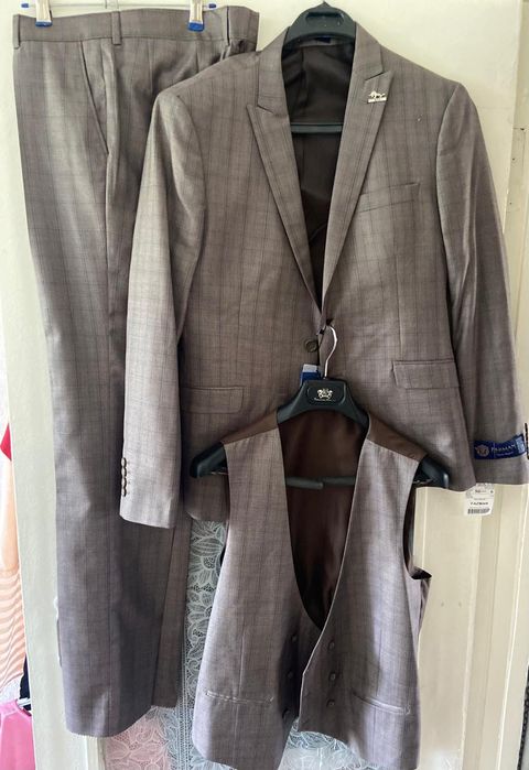 Мужской костюм тройка.Новый.
