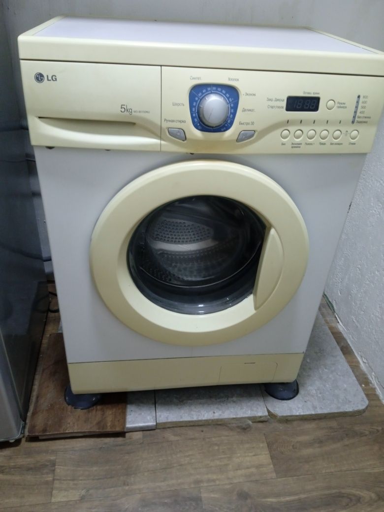 Продам стиральную машинку б/у. LG 5 килограмм.