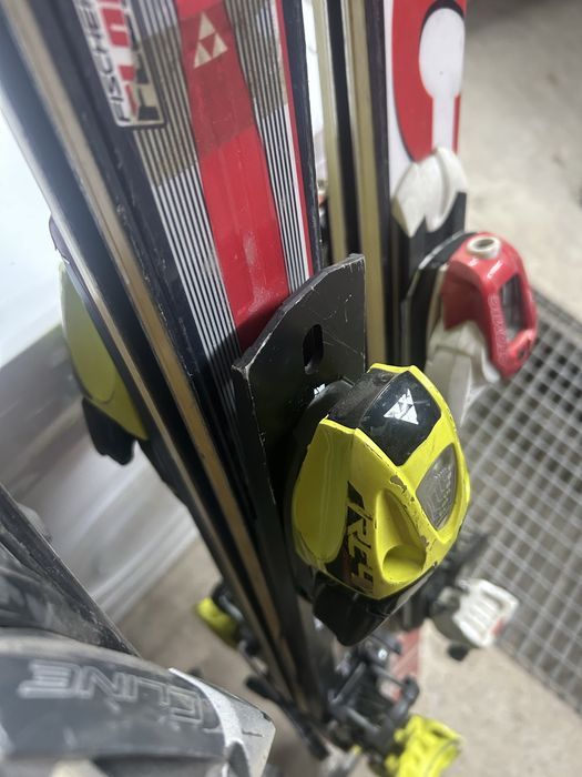 Продавам 4 броя ски