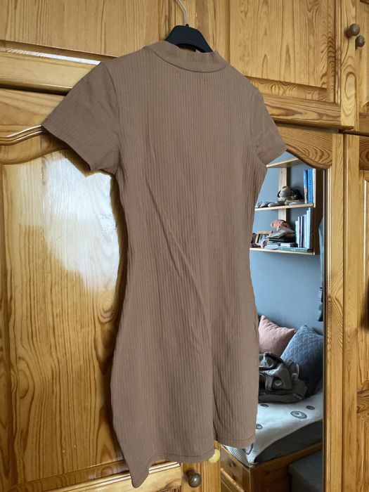 Кафява Рокля с много  приятен цват.