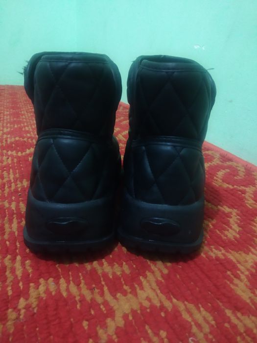 Xitoy etigi  sotiladi. sifatiga gab yuq 38 razmeri