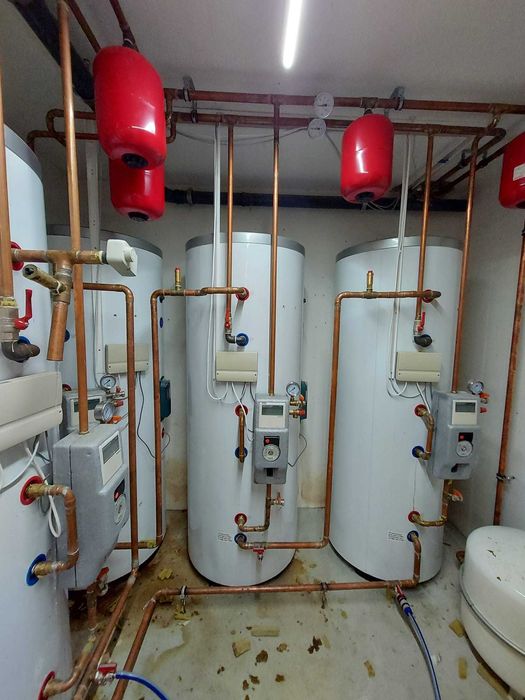 chit Panouri solare apa calda cu pufer,pompe,vas exp, conducte  din Au