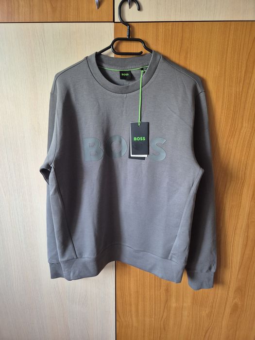 Vând bluza de molton boss