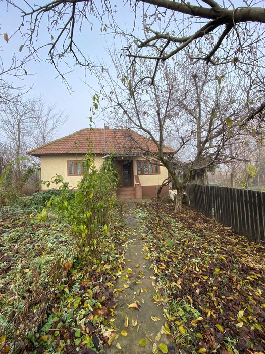 Vand casa cu anexa si teren sat Badeni