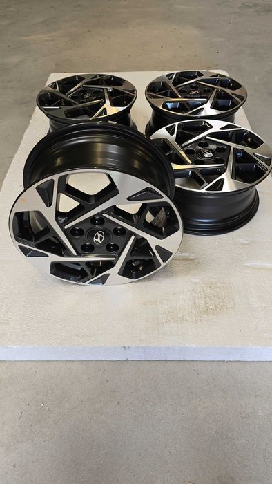 Jante OEM Hyundai R16 2024+Continental Winter TS860 DOT 3518 205/55/16