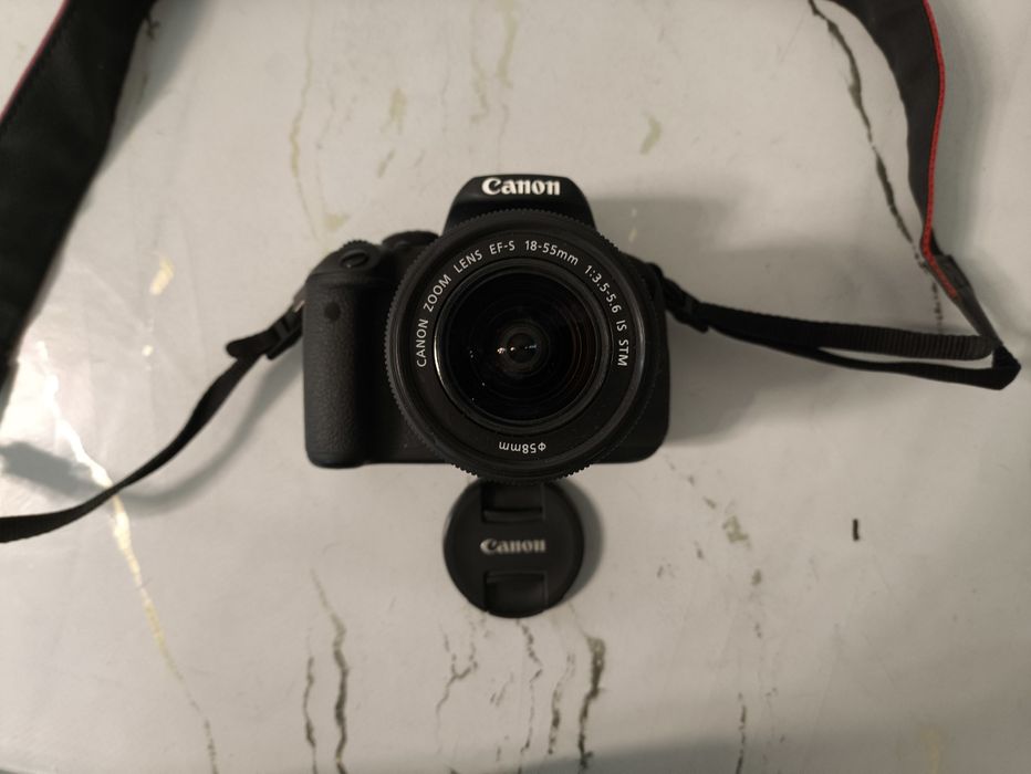 Зеркальная камера Canon EOS 700D