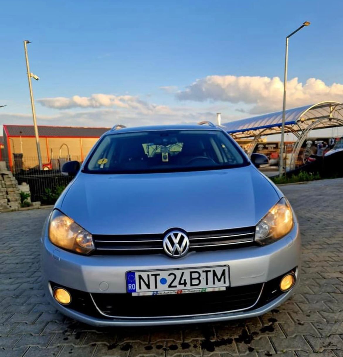 Volkswagen Golf 6
Motor 2.0 tdi
Cutie automata
Euro5 
2011
Dubluclimat