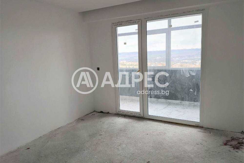 Тристаен апартамент в централната част на ж.к. Орел