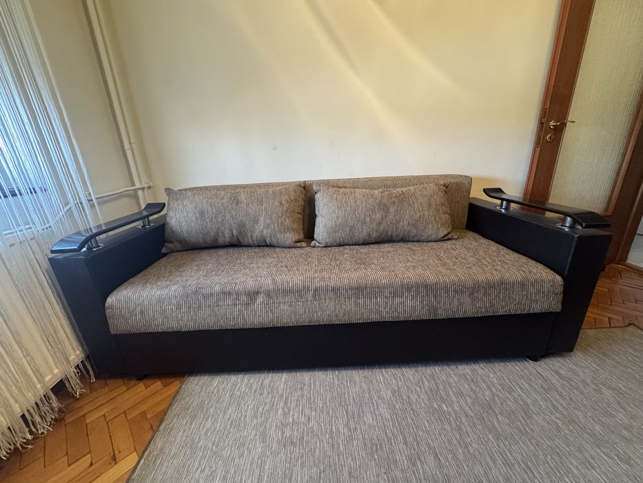 Canapea extensibila cu spatiu de depozitare