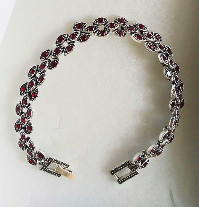 Нова, масивна сребърна гривна. Различни модели и цена. В кутия.