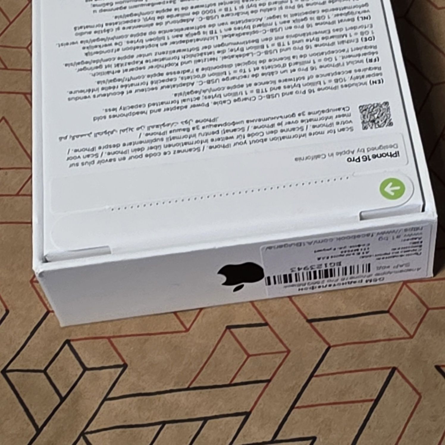 ЗАПЕЧАТАН 256GB iPhone 16 Pro Гаранция от А1 до 2027 Black / Черен