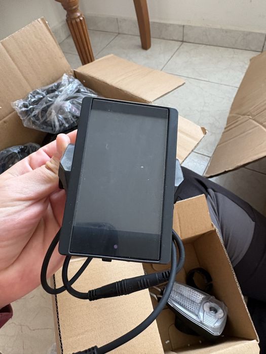 Електромотор с батерия  и дисплей