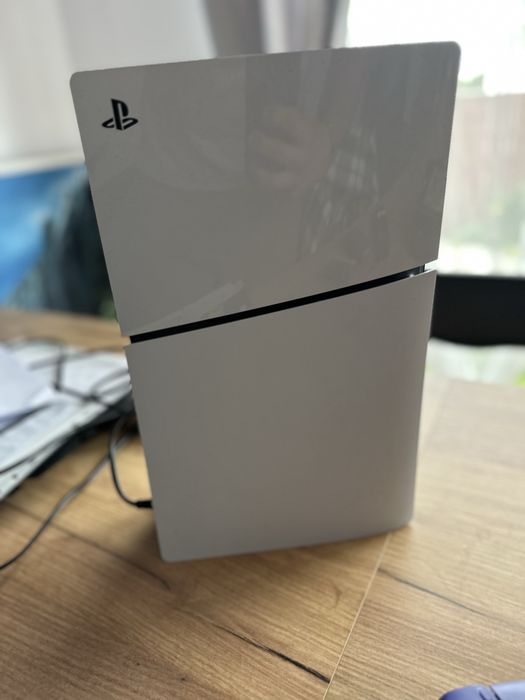 Play Station 5 Slim + Volan Logitech