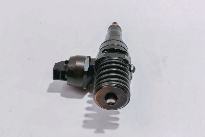 Injector 2.0 tdi 038130073bk BS Volkswagen VW Passat B6