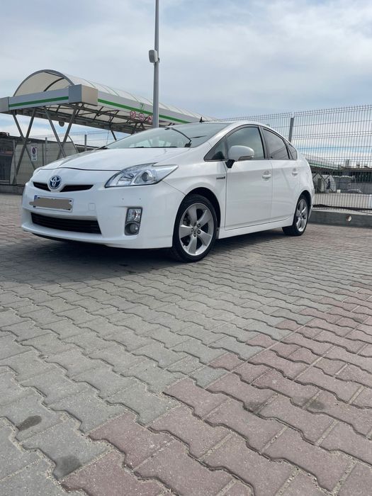 Vand doua Toyota  prius 2012 cu Gpl si alta 2010 fara gpl