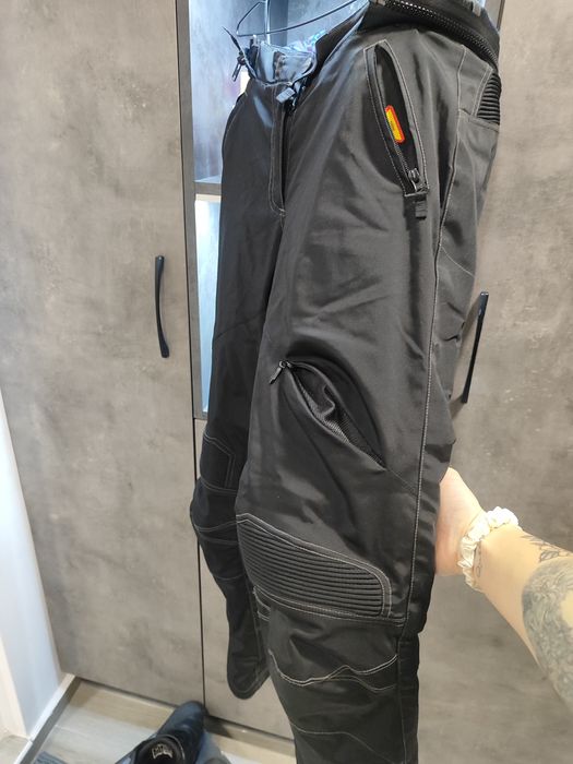 Дамски текстилен панталон Vanucci