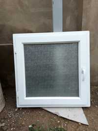 Пластиковое окно с рифленным стеклом 82х82