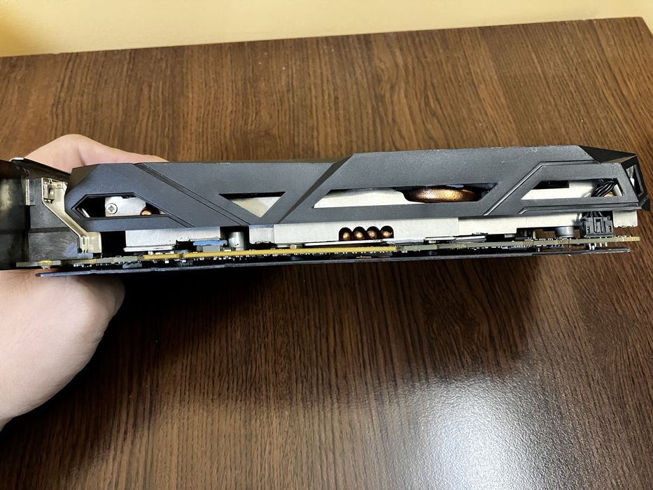 Видеокарта aorus rx 580 8gb прясно обслужена