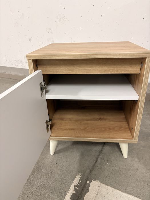 Скрин МДФ лак и две нощни шкафчета