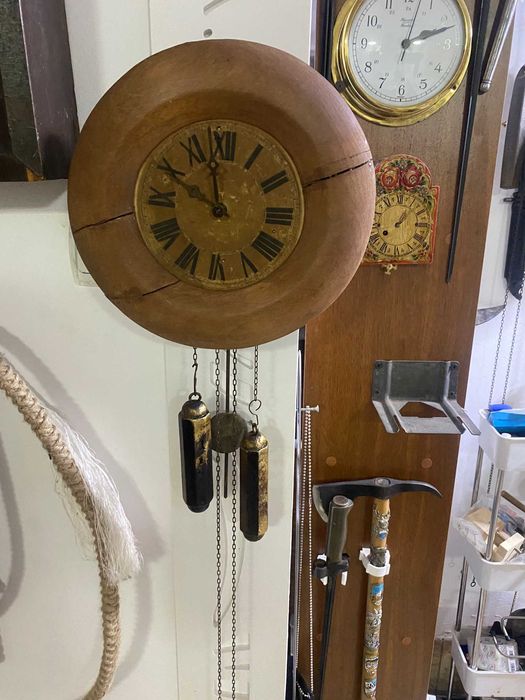 ceas taranesc cu pendul si greutati