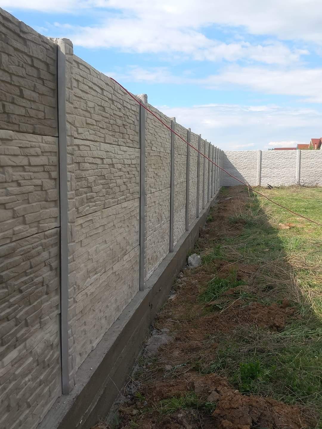 Gard de placi de beton