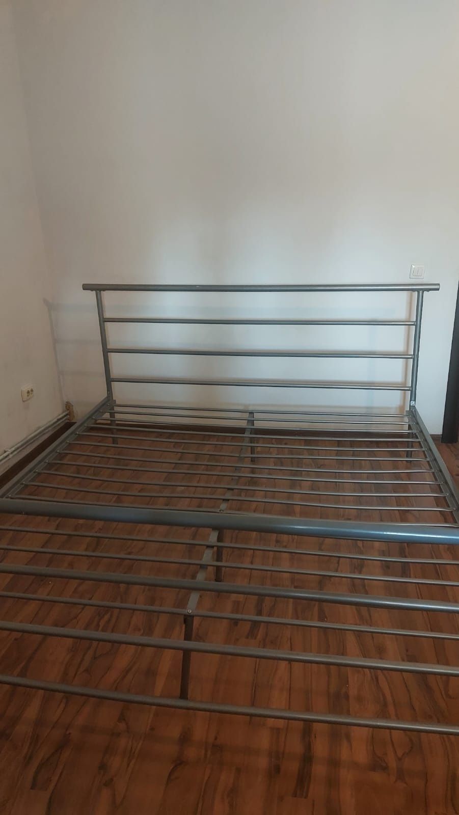 Pat metalic cu saltea