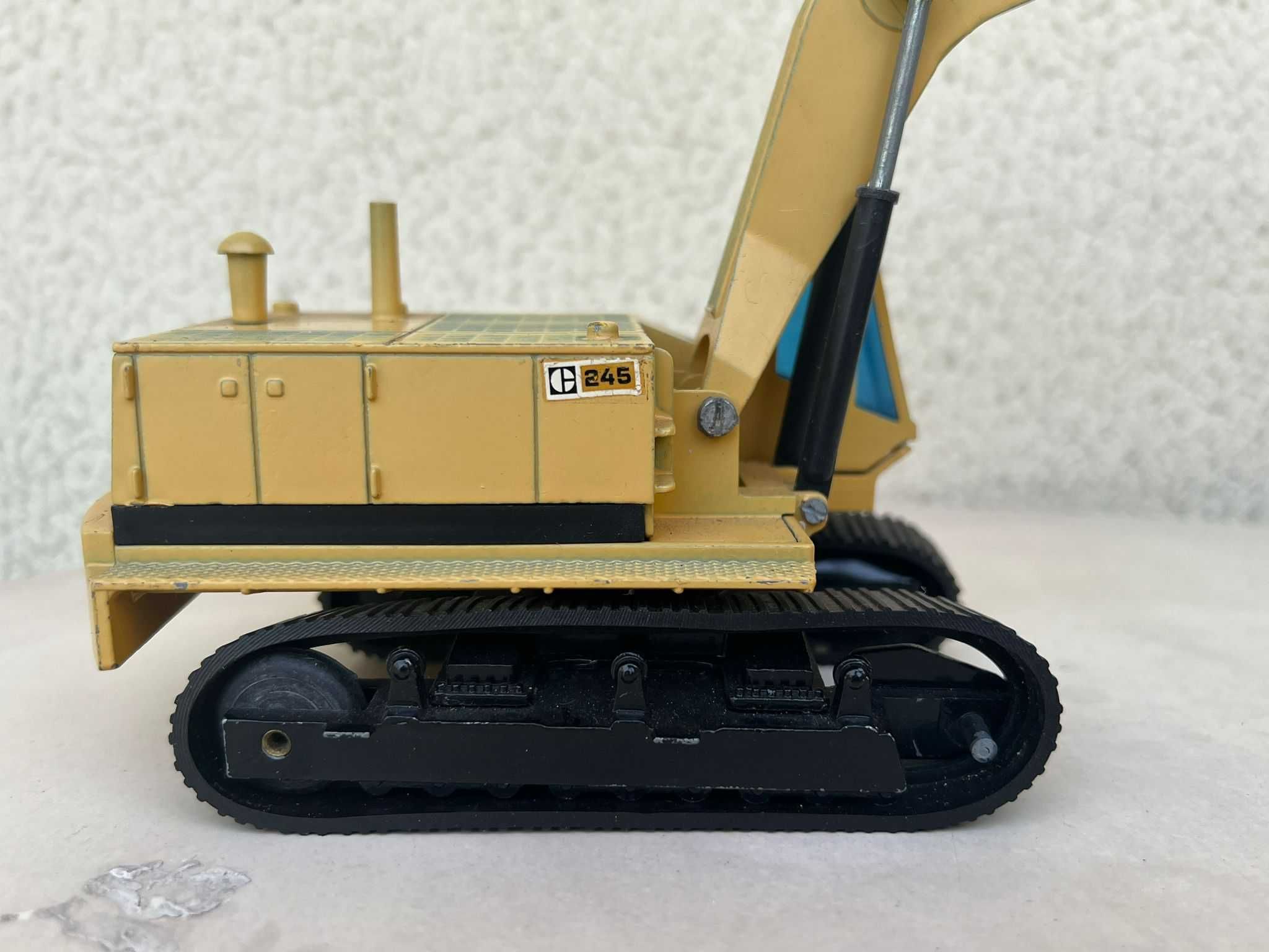 Macheta Utilaj Constructii NZG 1/50 Caterpillar 245 Excavator