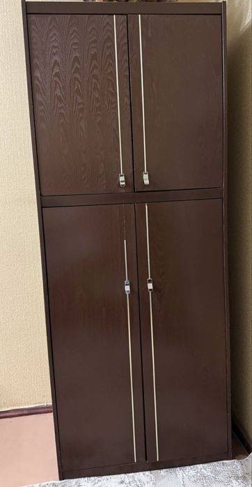 Бельевой и книжный шкафы