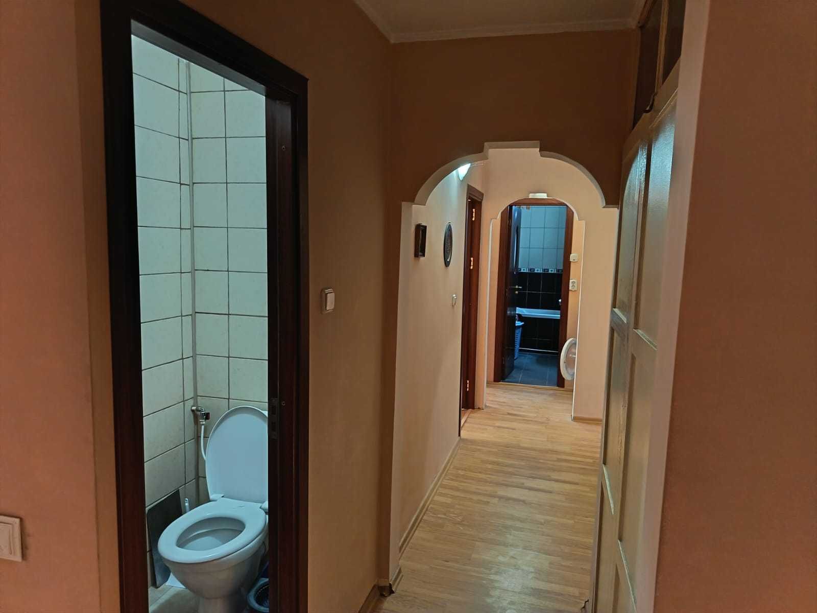 Vand apartament 3 camere, decomantat, etaj 3