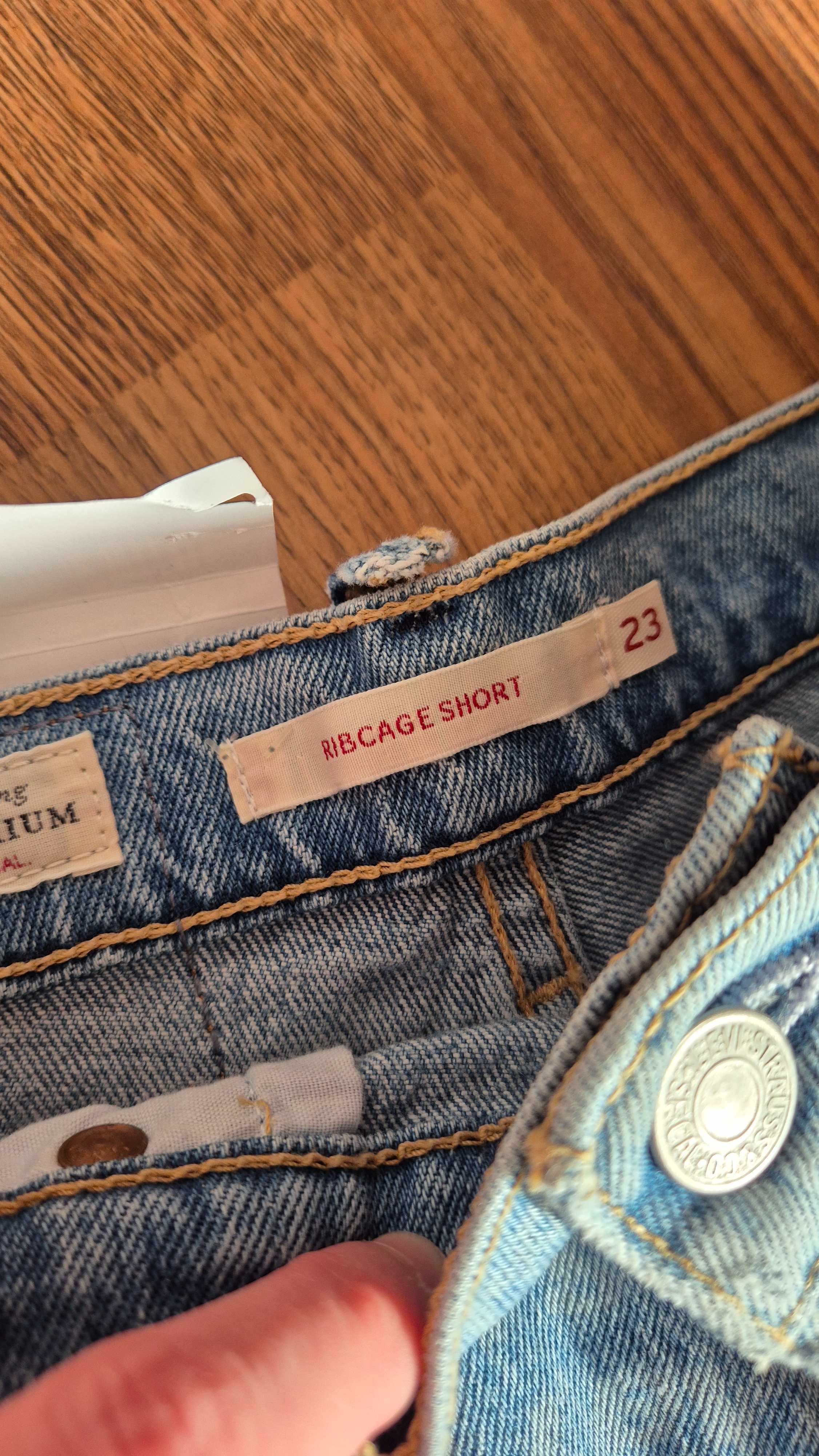 Къси дънкови панталонки Levis, 23