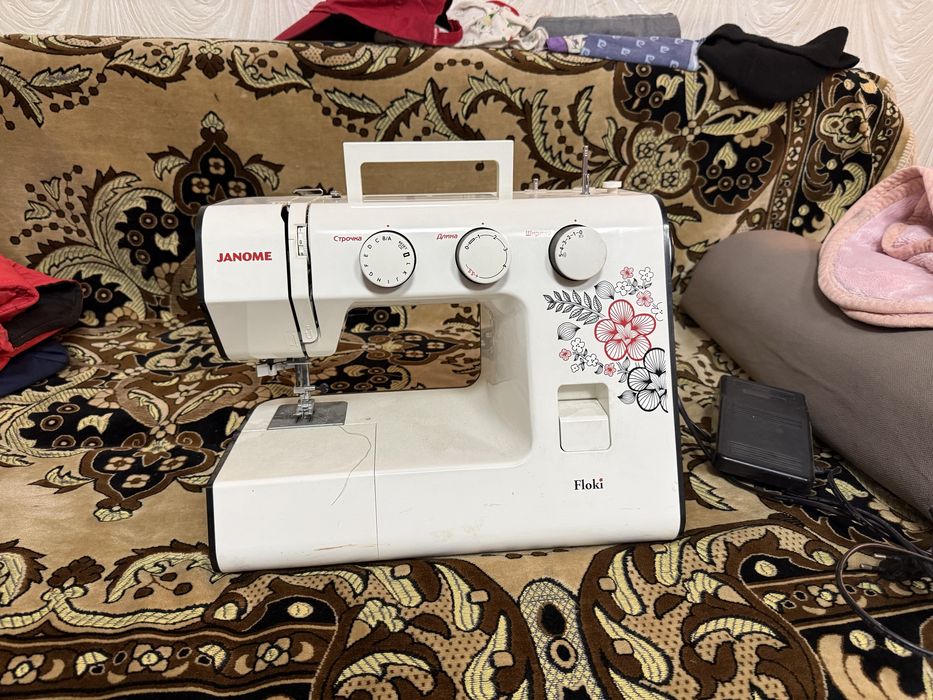 Продам швейную машинку Janome Floki