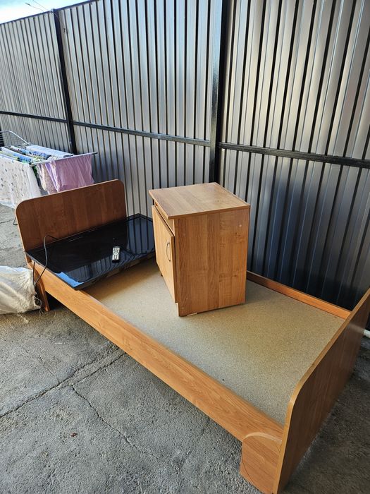 Кровать с двумя тумбочками за дешево самовызов