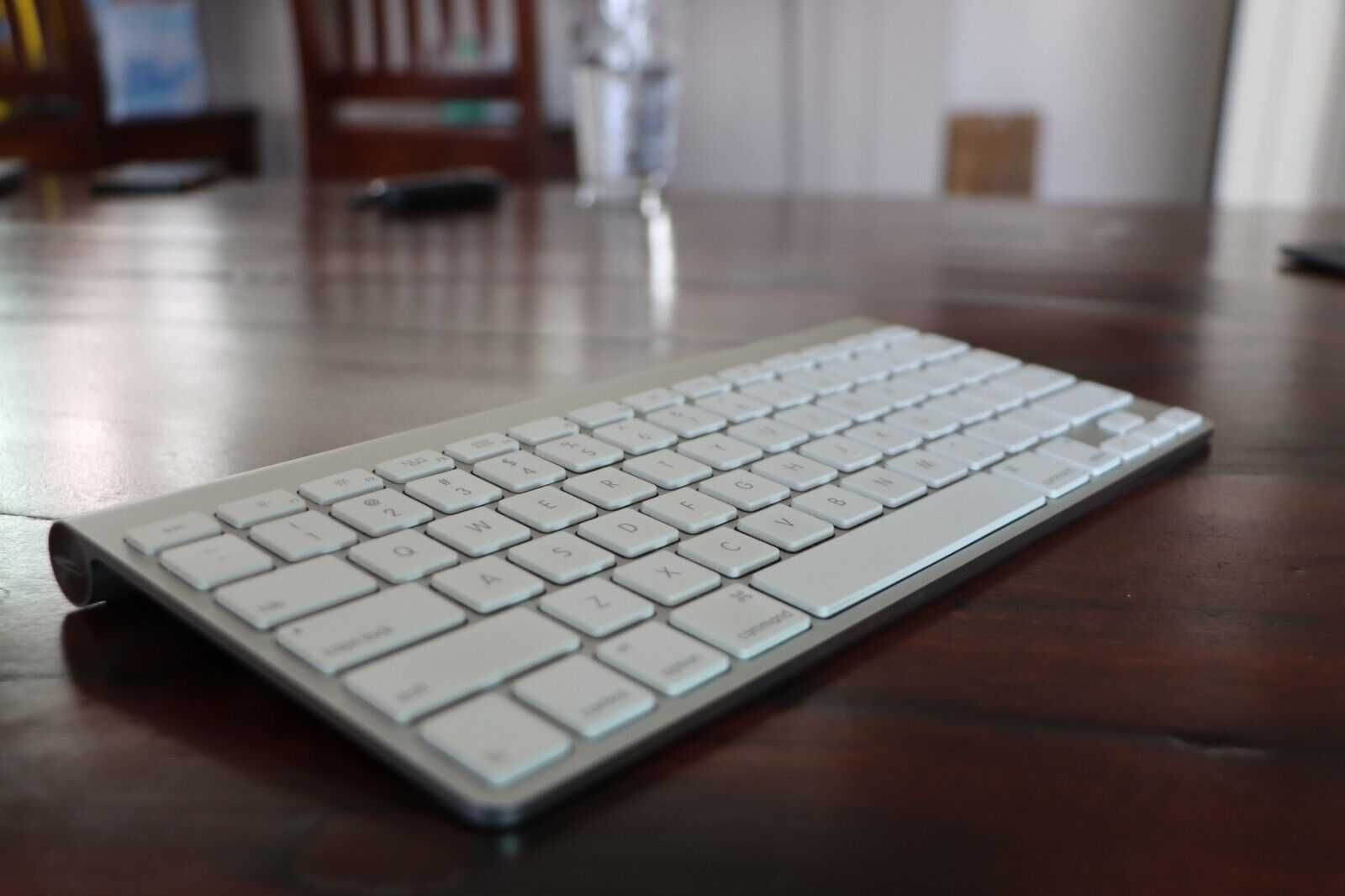 Клавиатура Apple Bluetooth Magic Keyboard 1 (A1314)