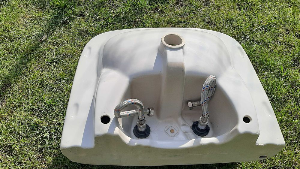 Set lavoar baie ceramica. 2 x Suporti Fixare. Baterie. 2 x Racorduri