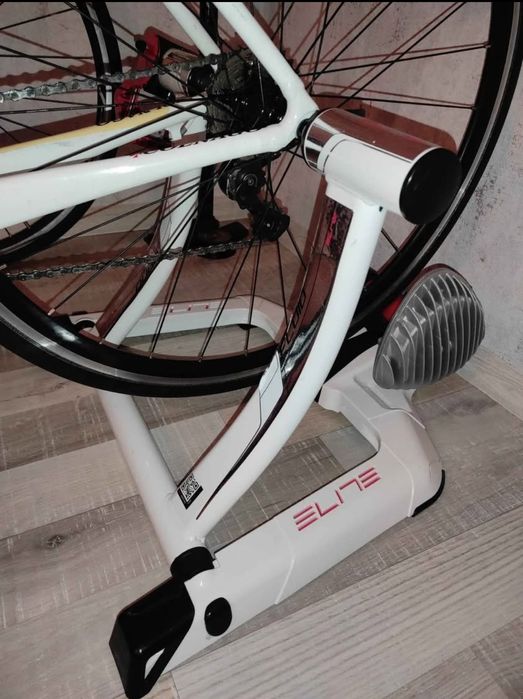 Велотренажор Elite Qubo Fluid