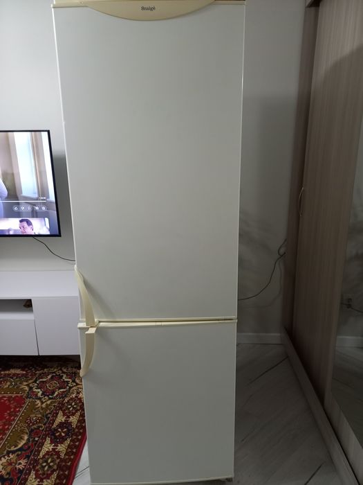 Холодильник рабочий,высота 190,ширина 60