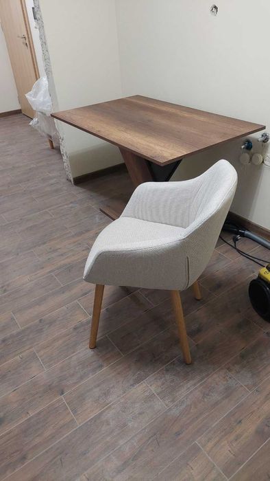 Комплект  сгъваема трапезна маса с 4 стола /чисто нови/