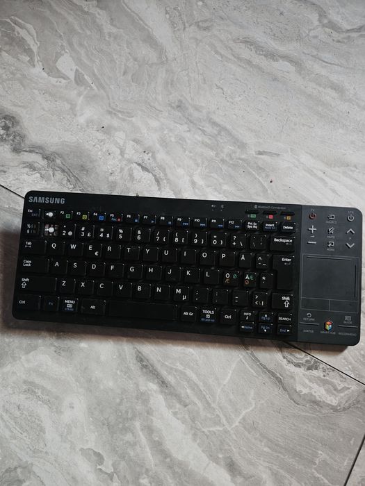 Tastatura Samsung Wireless cu touchpad dedicata

pentru TV si PC