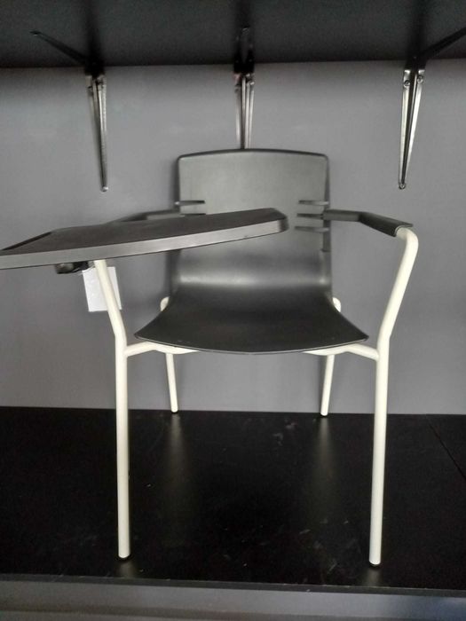 Scaun conferinta cu masuta de scris cadru metalic alb 1 bucata