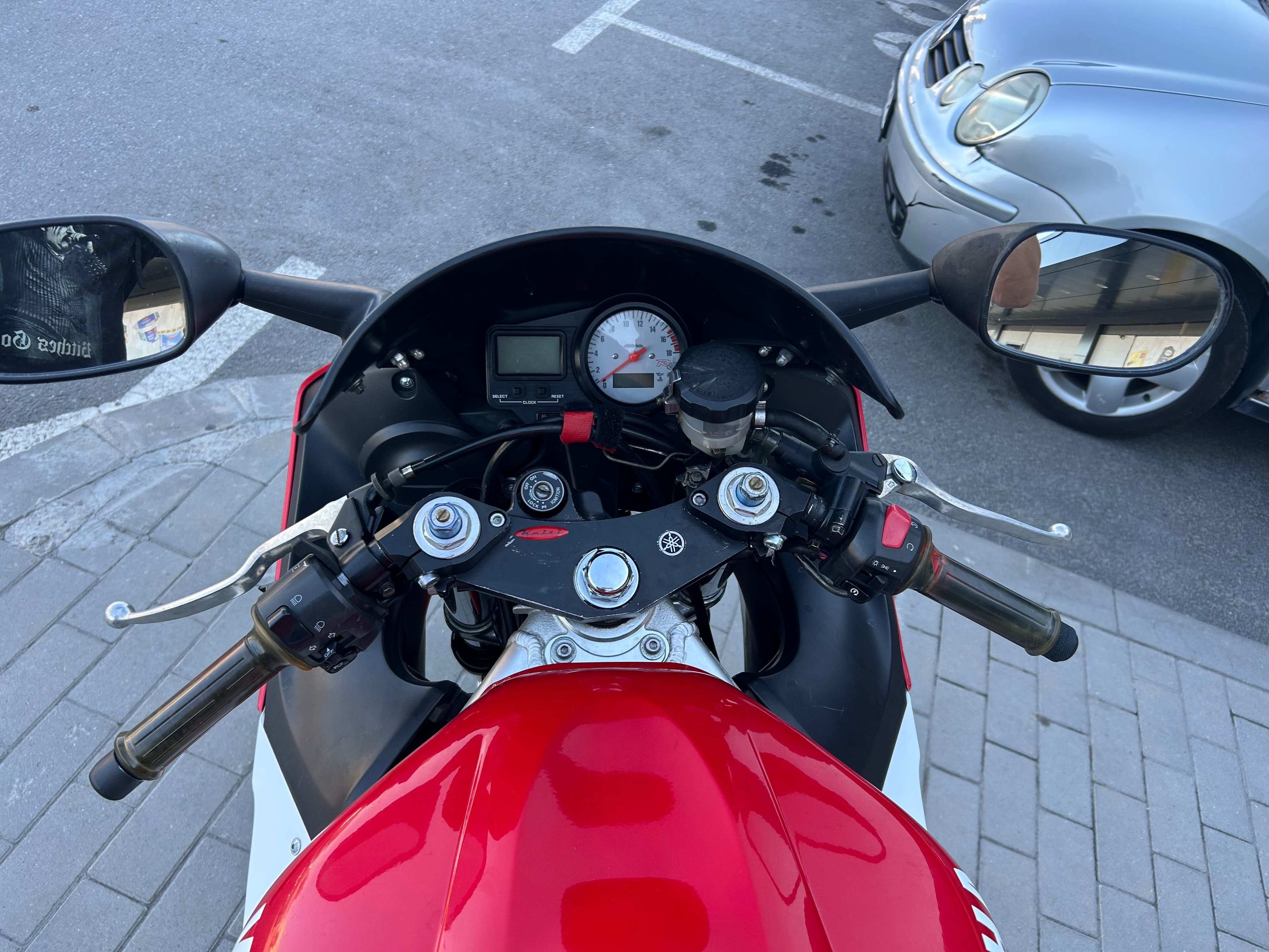 Yamaha YZF R6 - 600cc