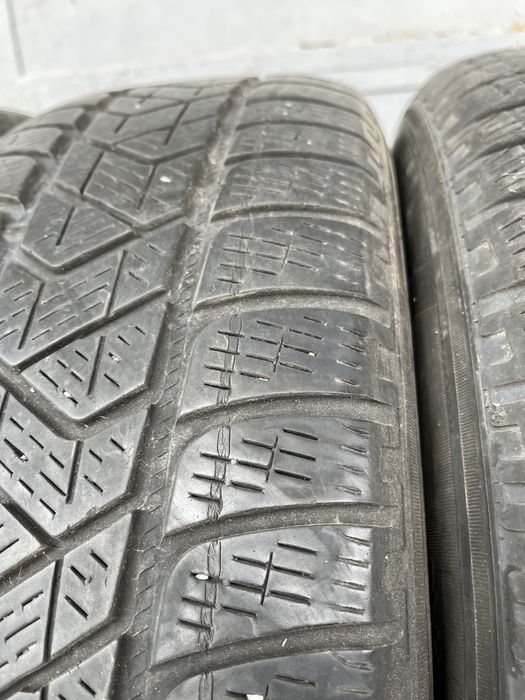 4 бр. зимни гуми 215/65/17 Pirelli DOT 3716 5-5,5 mm