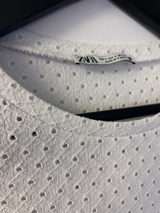 Тениска Zara с релефна материя