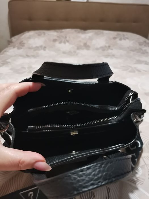 Дамска чанта през рамо GUESS р-р 18/20/9 см.