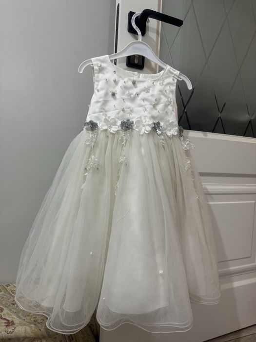 Нарядное пышное детское платье